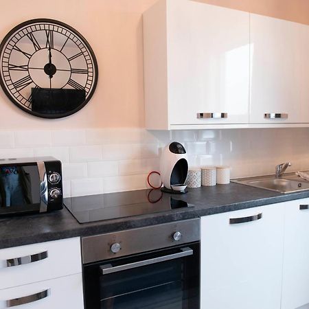 Charles Alexander Short Stay - Highcliffe Apartments คลีฟลีส์ ภายนอก รูปภาพ