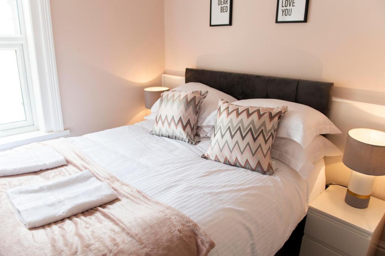 Charles Alexander Short Stay - Highcliffe Apartments คลีฟลีส์ ภายนอก รูปภาพ