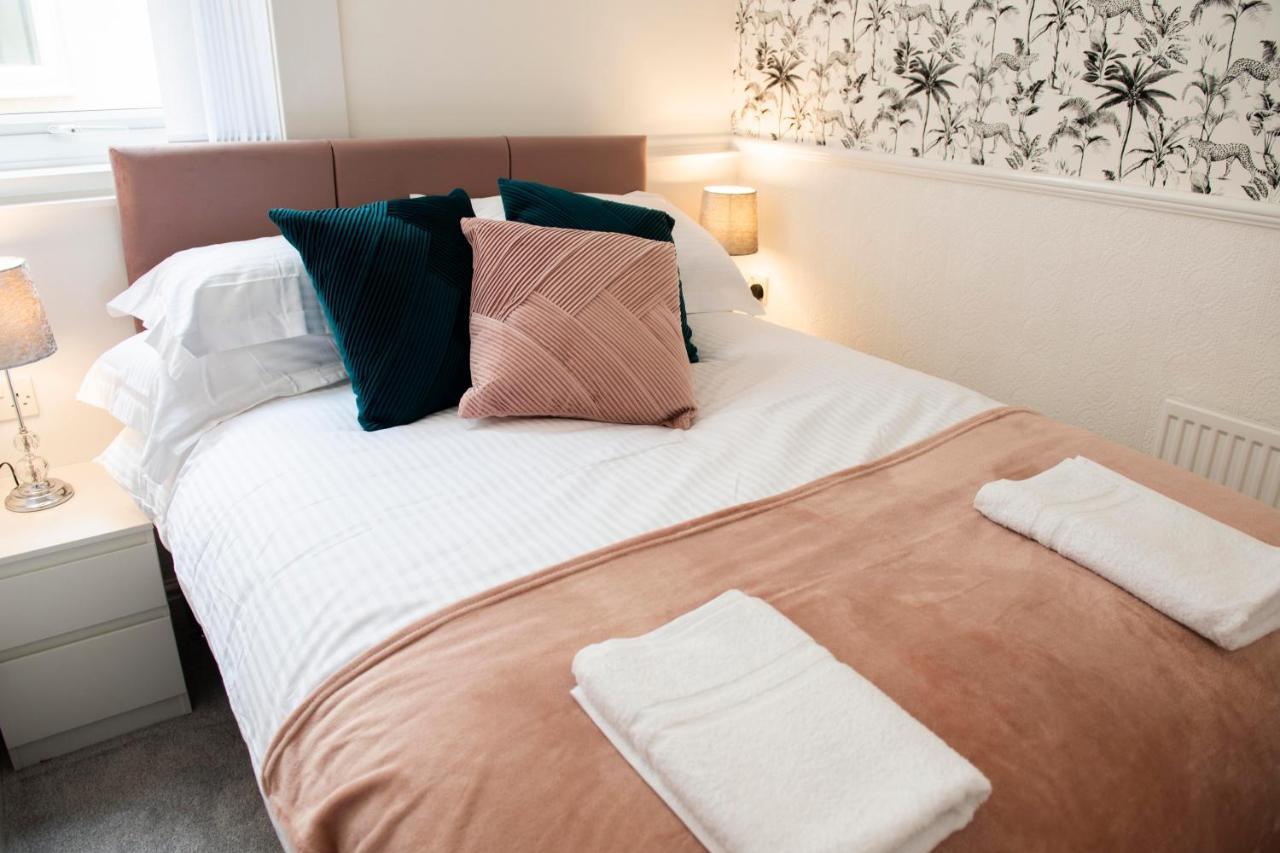 Charles Alexander Short Stay - Highcliffe Apartments คลีฟลีส์ ภายนอก รูปภาพ