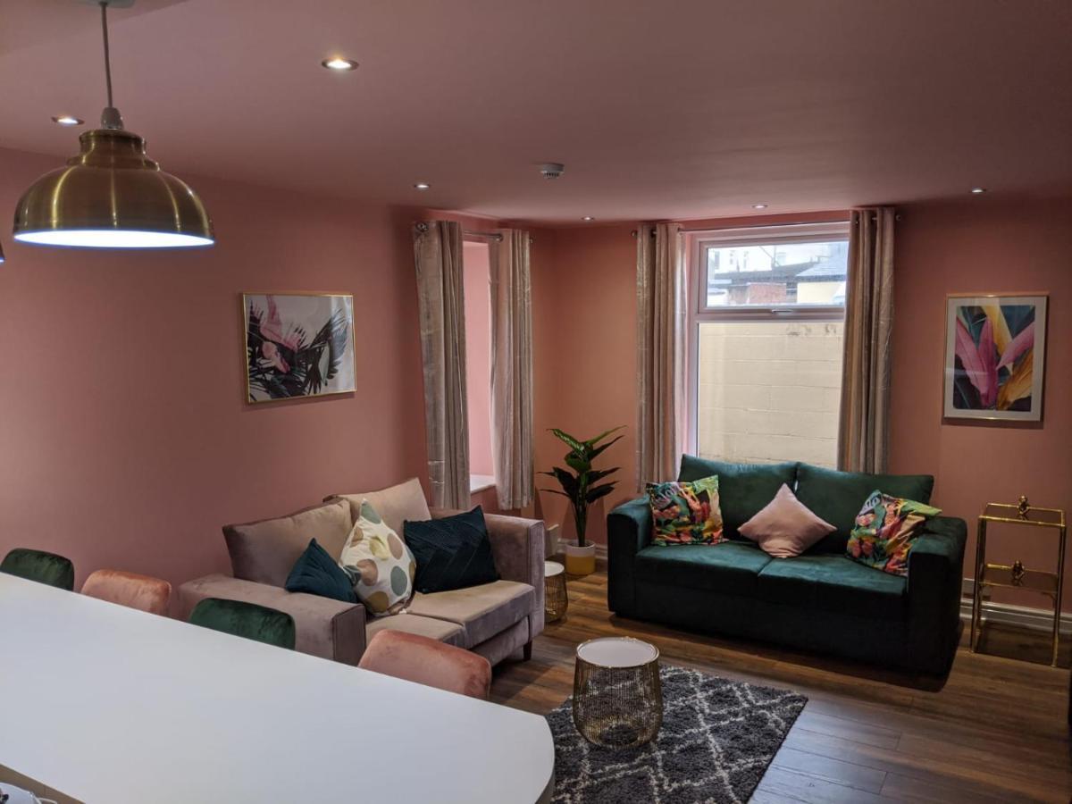 Charles Alexander Short Stay - Highcliffe Apartments คลีฟลีส์ ภายนอก รูปภาพ