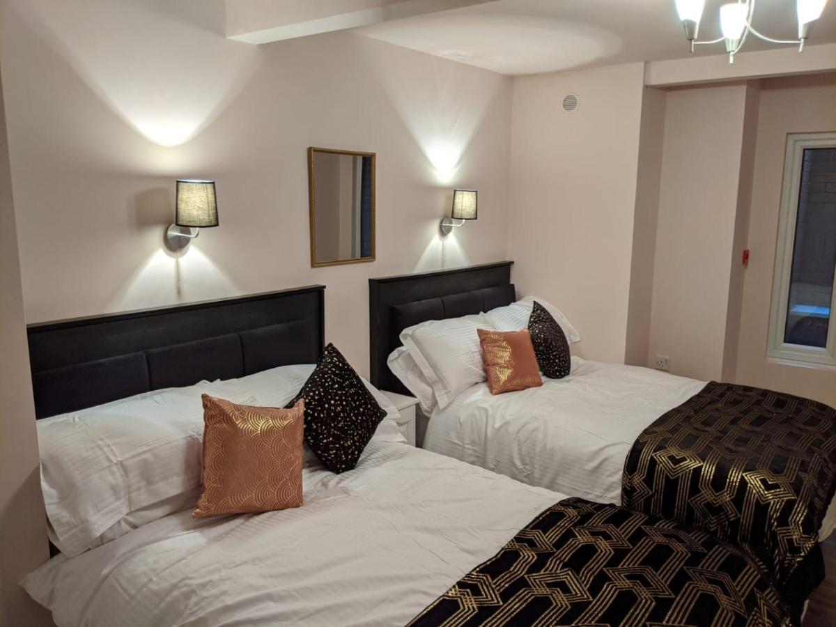 Charles Alexander Short Stay - Highcliffe Apartments คลีฟลีส์ ภายนอก รูปภาพ
