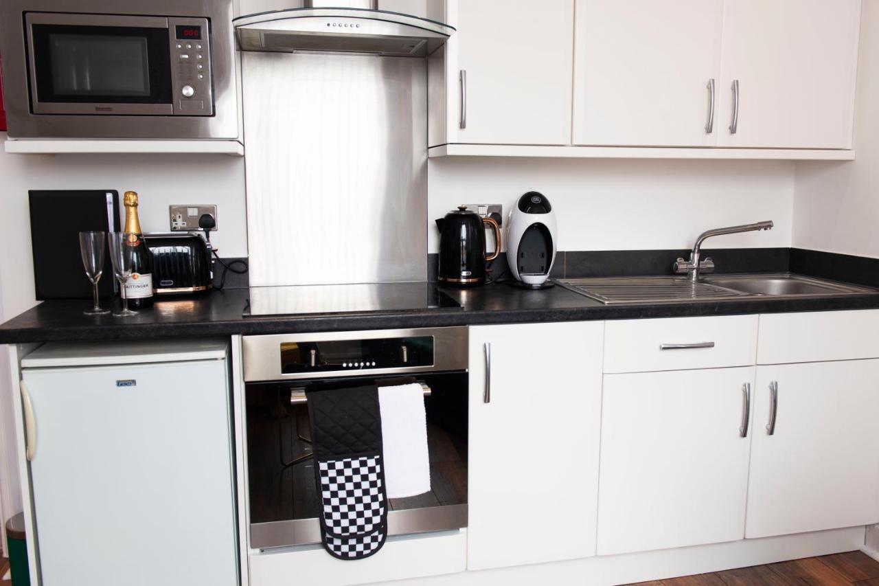Charles Alexander Short Stay - Highcliffe Apartments คลีฟลีส์ ภายนอก รูปภาพ