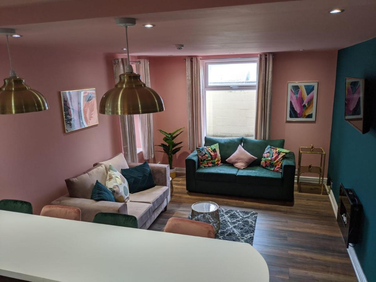 Charles Alexander Short Stay - Highcliffe Apartments คลีฟลีส์ ภายนอก รูปภาพ