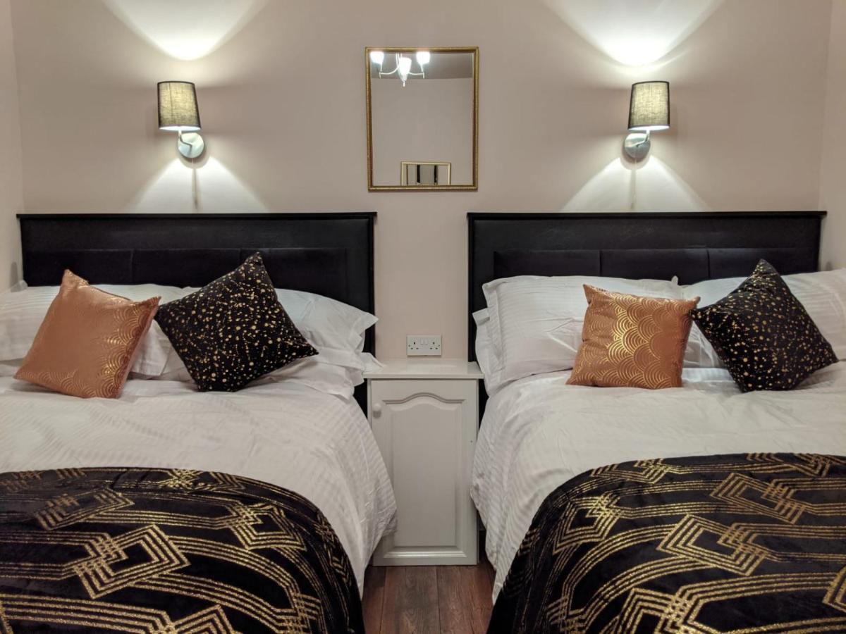 Charles Alexander Short Stay - Highcliffe Apartments คลีฟลีส์ ภายนอก รูปภาพ