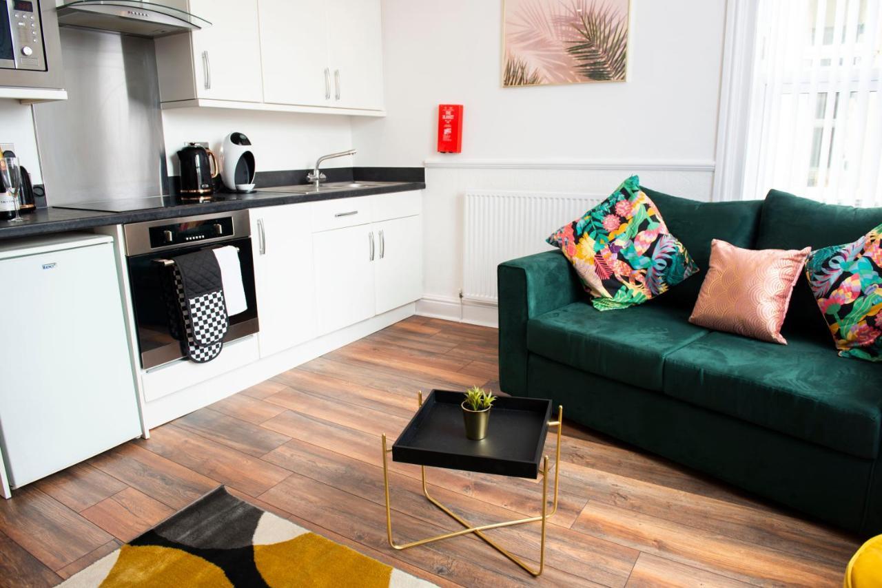 Charles Alexander Short Stay - Highcliffe Apartments คลีฟลีส์ ภายนอก รูปภาพ