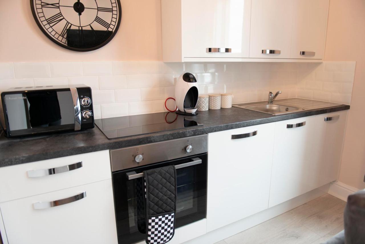 Charles Alexander Short Stay - Highcliffe Apartments คลีฟลีส์ ภายนอก รูปภาพ