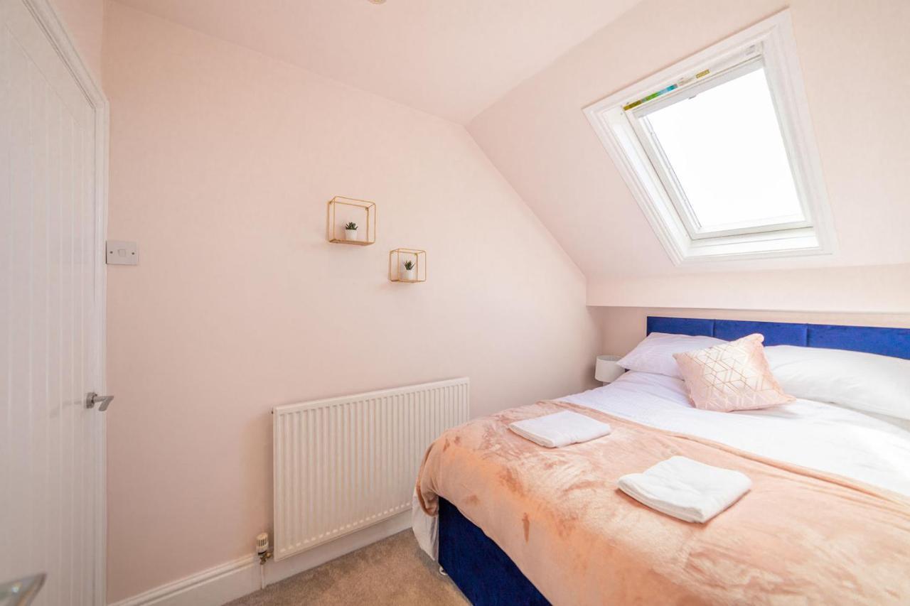 Charles Alexander Short Stay - Highcliffe Apartments คลีฟลีส์ ภายนอก รูปภาพ