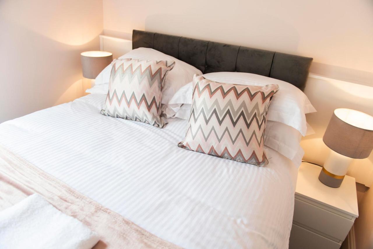 Charles Alexander Short Stay - Highcliffe Apartments คลีฟลีส์ ภายนอก รูปภาพ