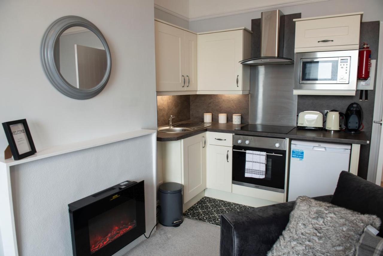Charles Alexander Short Stay - Highcliffe Apartments คลีฟลีส์ ภายนอก รูปภาพ