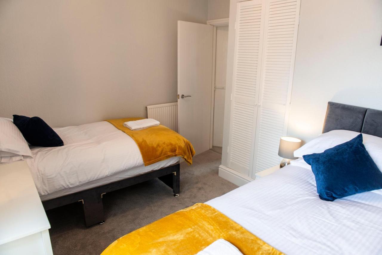 Charles Alexander Short Stay - Highcliffe Apartments คลีฟลีส์ ภายนอก รูปภาพ