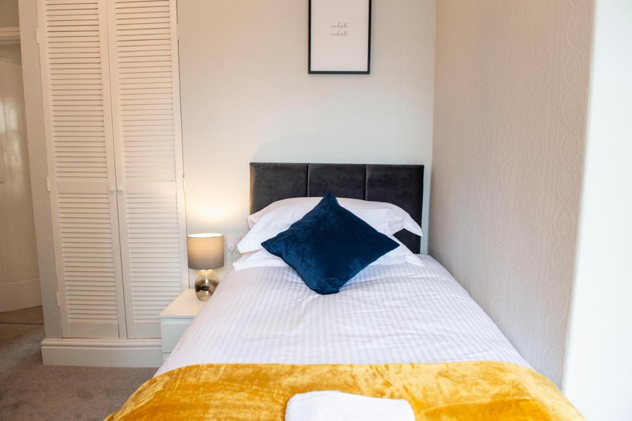 Charles Alexander Short Stay - Highcliffe Apartments คลีฟลีส์ ภายนอก รูปภาพ