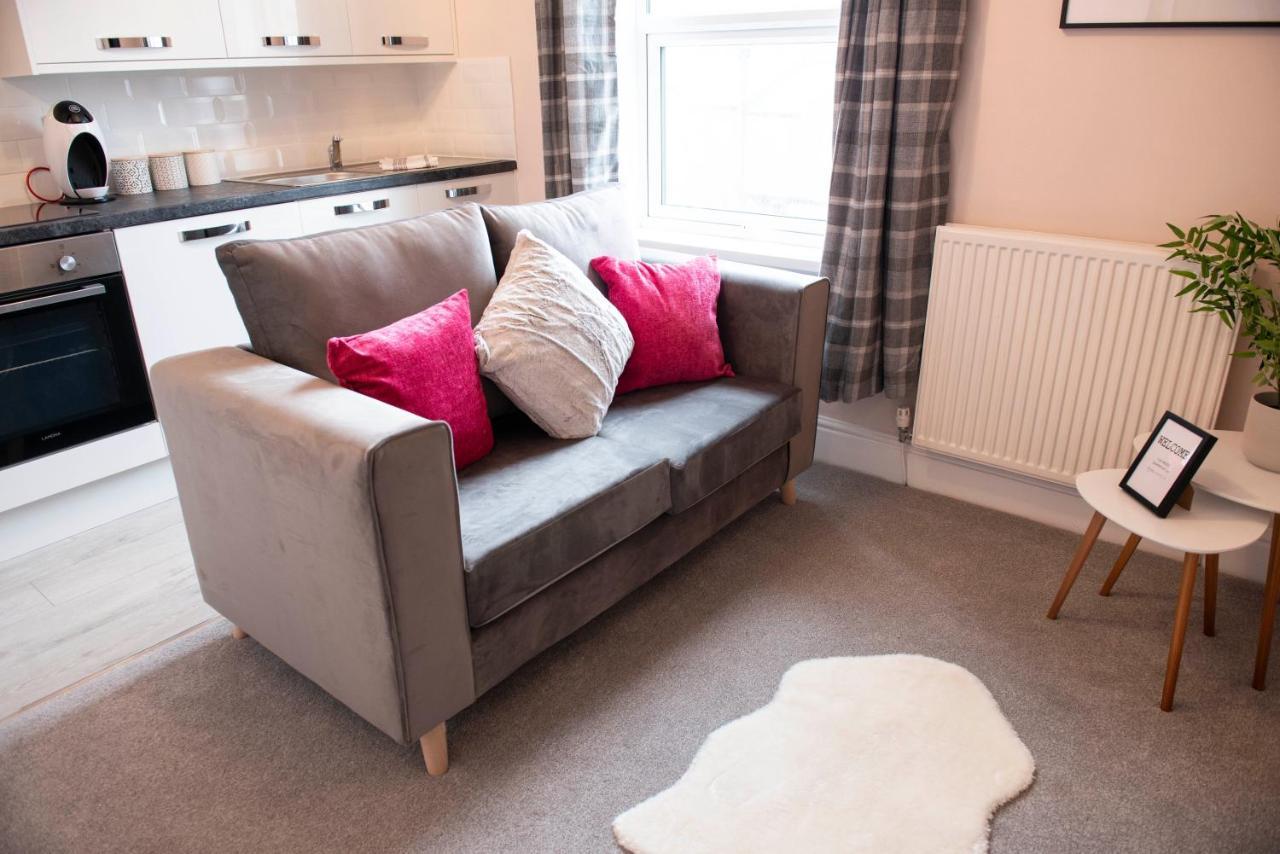 Charles Alexander Short Stay - Highcliffe Apartments คลีฟลีส์ ภายนอก รูปภาพ