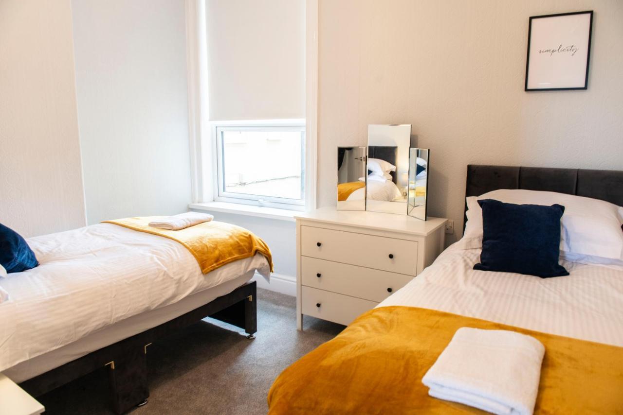 Charles Alexander Short Stay - Highcliffe Apartments คลีฟลีส์ ภายนอก รูปภาพ