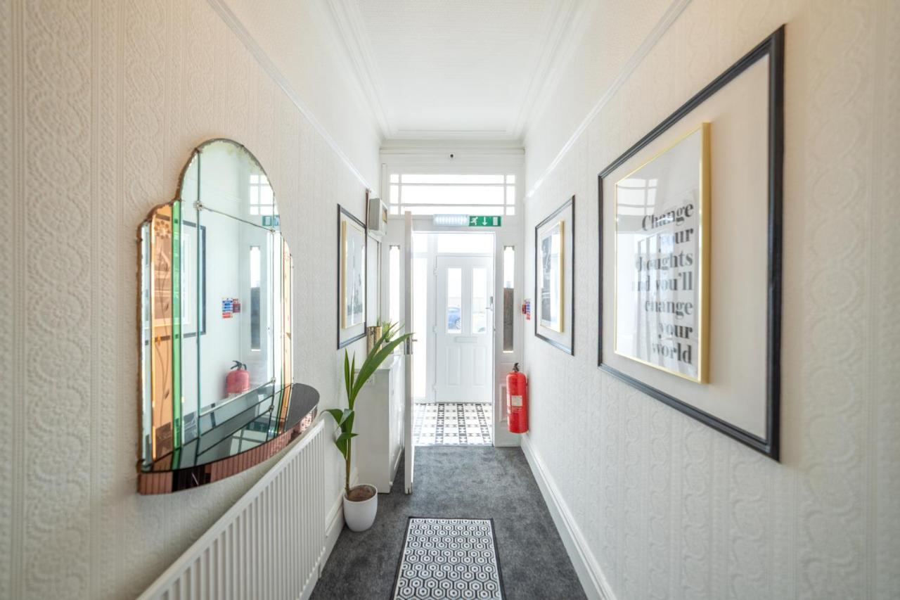 Charles Alexander Short Stay - Highcliffe Apartments คลีฟลีส์ ภายนอก รูปภาพ