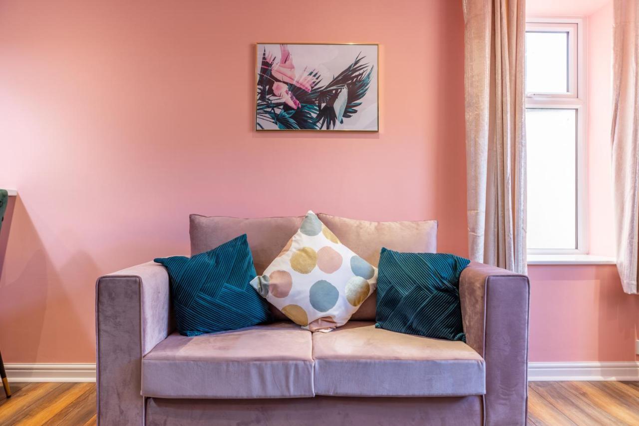 Charles Alexander Short Stay - Highcliffe Apartments คลีฟลีส์ ภายนอก รูปภาพ