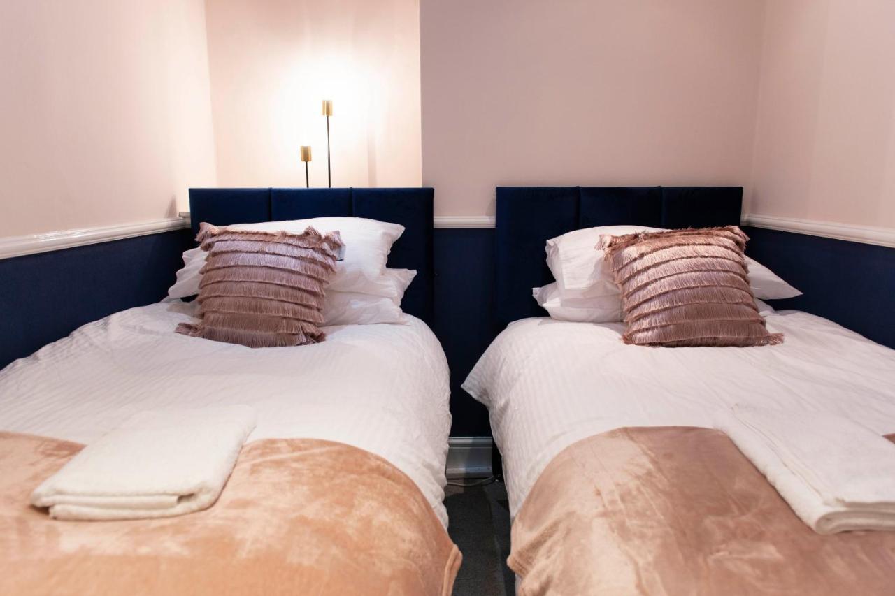 Charles Alexander Short Stay - Highcliffe Apartments คลีฟลีส์ ภายนอก รูปภาพ
