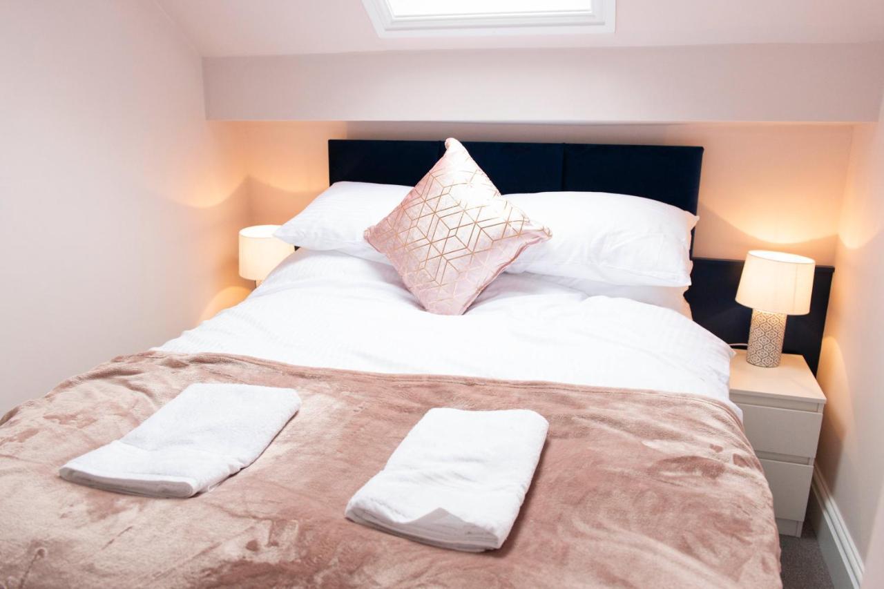 Charles Alexander Short Stay - Highcliffe Apartments คลีฟลีส์ ภายนอก รูปภาพ