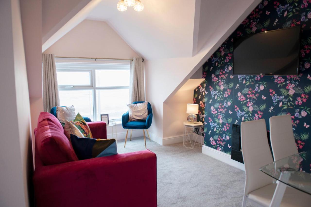 Charles Alexander Short Stay - Highcliffe Apartments คลีฟลีส์ ภายนอก รูปภาพ