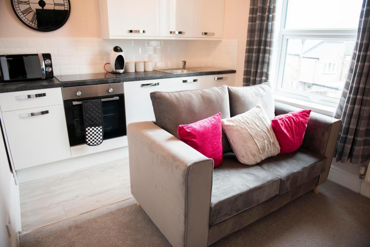 Charles Alexander Short Stay - Highcliffe Apartments คลีฟลีส์ ภายนอก รูปภาพ