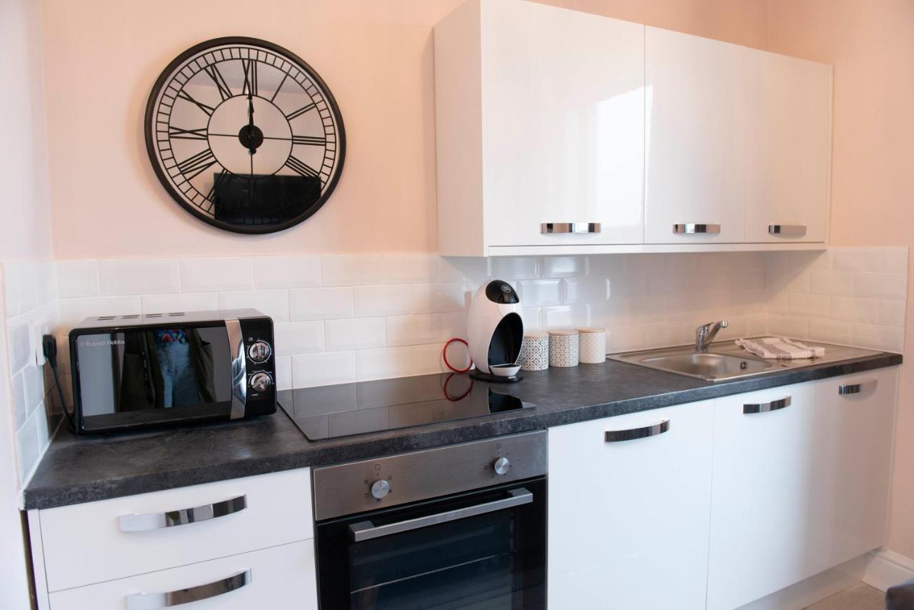 Charles Alexander Short Stay - Highcliffe Apartments คลีฟลีส์ ภายนอก รูปภาพ