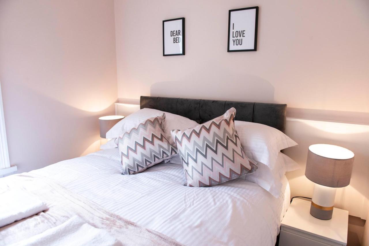 Charles Alexander Short Stay - Highcliffe Apartments คลีฟลีส์ ภายนอก รูปภาพ
