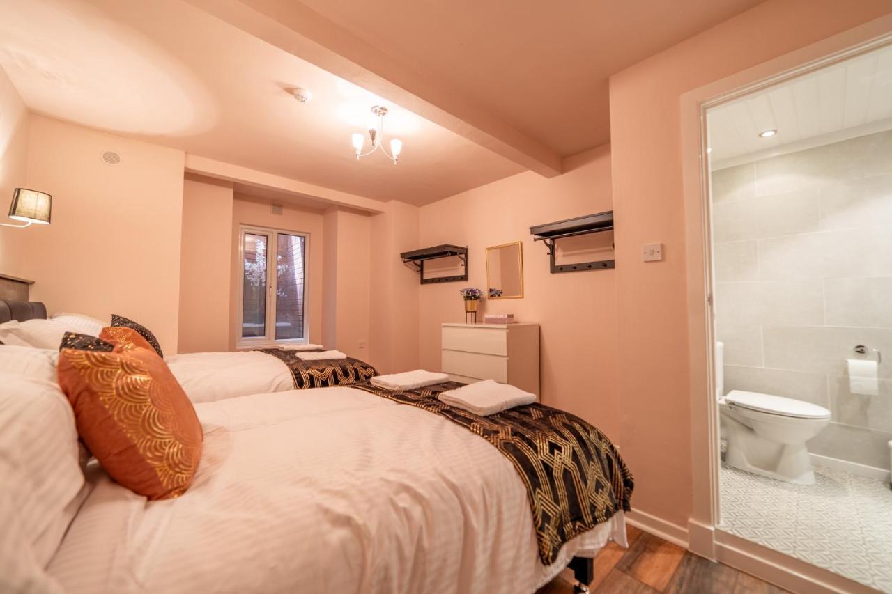 Charles Alexander Short Stay - Highcliffe Apartments คลีฟลีส์ ภายนอก รูปภาพ